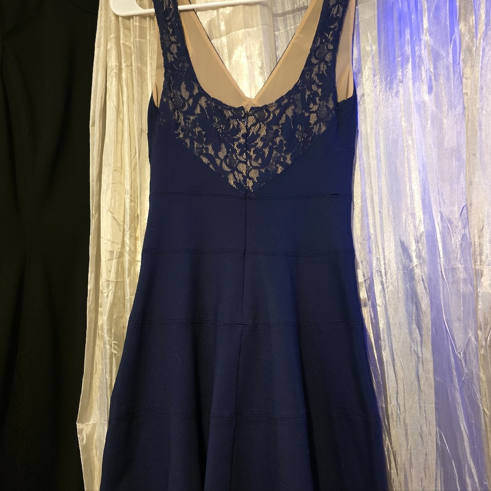 ALI & JAY Size Small Navy V-Neck Mini Party Dress Lace Fit Flare